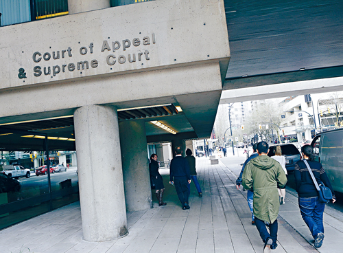 新车被撞夫妇争吵 华裔男手持菜刀杀妻(图)