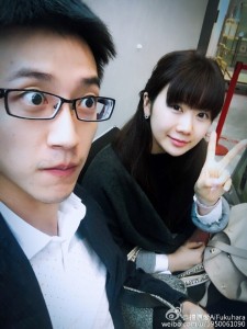 福原爱夫妇万米高空秀恩爱 收空姐祝福贺卡(组图)