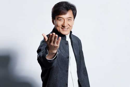 成龙被指私生活不检点不该获奖 君如:有贡献(图)