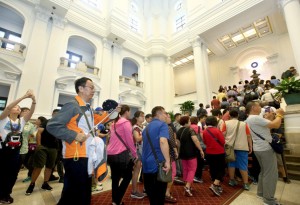 蔡英文办公室开放参观 陆客贴“92共识”祝福(图)