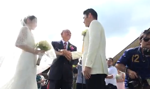 她走红后沉寂,三度错失豪门,如今落泪出嫁(图)