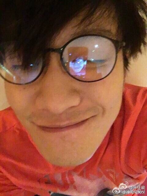 乔任梁曾秒删微博:贱命一条 陪你们玩(组图)