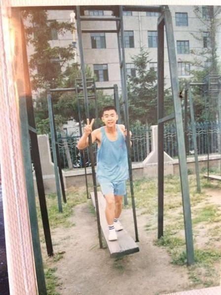 陈冬从小立志考军校 曾因视力差0.1险未被录取