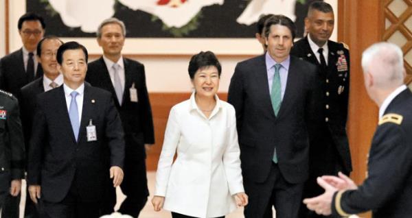 朴槿惠与驻韩美军共进午餐“一起前进”