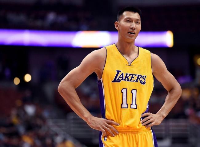 湖人第17人!易建联的尴尬谁能懂?(图)