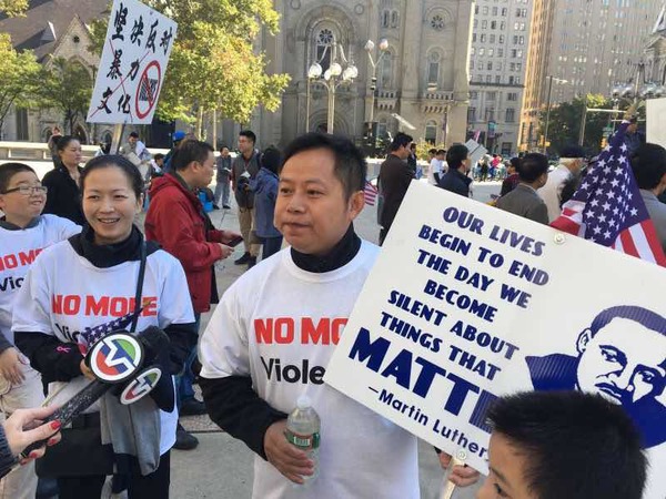 美国华人首次携枪大游行:华裔在美国要做主人