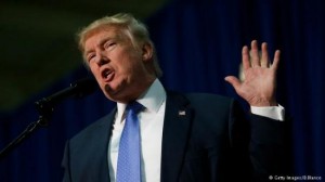 特朗普紧追希拉里 也不放过第一夫人(图)