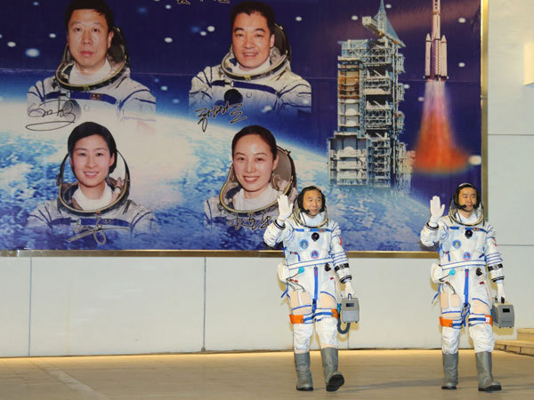 航天员太空生活:服装科技又时尚 菜谱五日不重样