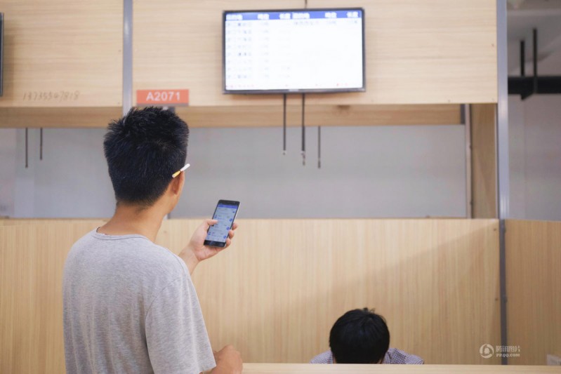 90后研究生开卡车谋生 为见女友穿越大半个中国