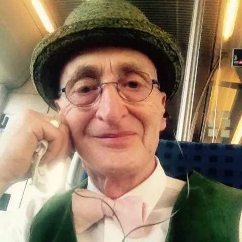 热帖:105岁老爷爷的朋友圈 这特么才叫生活···