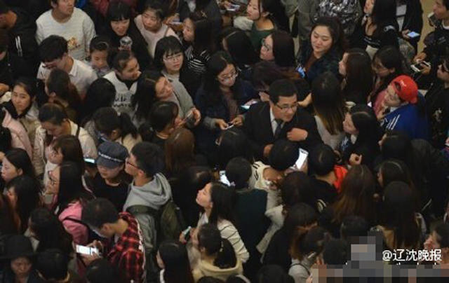 为见杨洋一面,粉丝"攻占"了商场 场面震撼(组图)