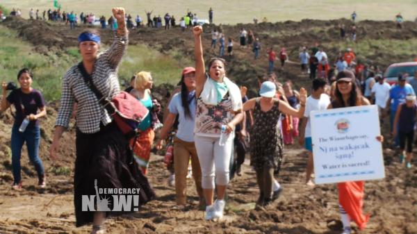 美国记者报道印第安原住民抗议,却被控"暴乱"罪