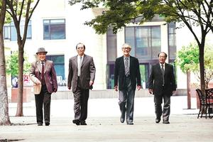 潮！四位爷爷组老男孩组合 最大93最小80(图)