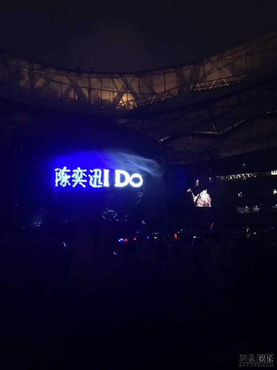 甜!陈奕迅万人现场表白爱妻 徐濠萦台下拍照(图)