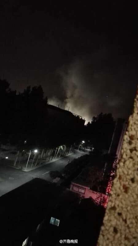 济南一药厂附近发生爆炸 漫天白色粉末(组图)