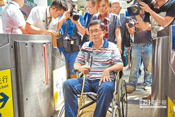 陈水扁拟出席庆典 洪秀柱:看他数钞票的手抖多久