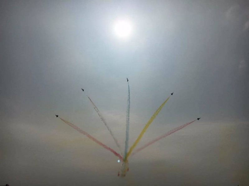 珠海航展:5架歼-10空中开花 2架歼-20引爆全场