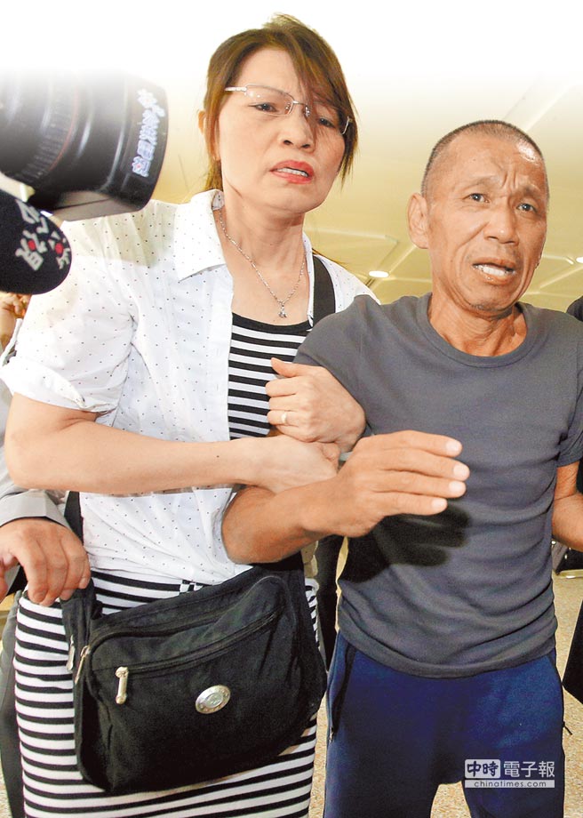 台湾遭绑架船员之妻:丈夫是民进党员 但感恩蓝营