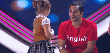 膜拜!4岁女娃说7国语言震翻全场 连中文也流利!