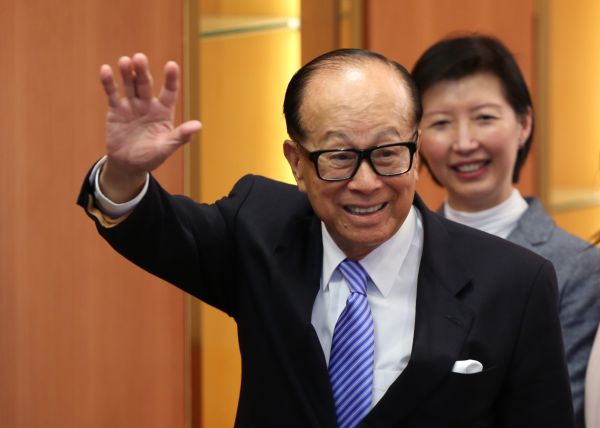 媒体:李嘉诚在内地“只卖不买” 称地价已炒太高