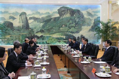 习式风格:亲切礼遇洪秀柱破"台独"最后幻想(图)