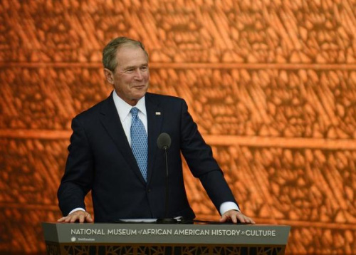 小布什既没投特朗普也没投希拉里 特朗普：难过