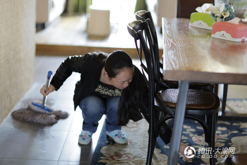 神奇!清洁工阿姨们拍写真 1秒变身摩登女郎(图)