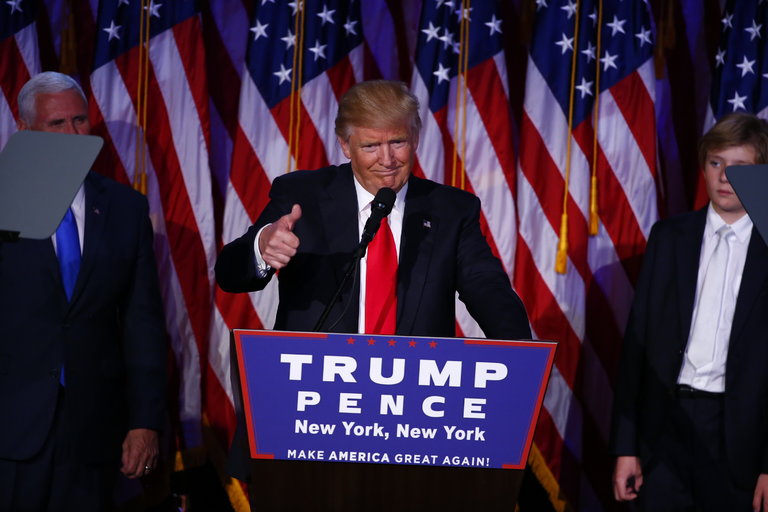 纽约时报拒绝臣服:美国在悬崖上 (图)