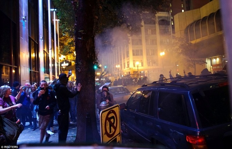 热帖: 美国人,冷静点,别闹了,这挺丢人的