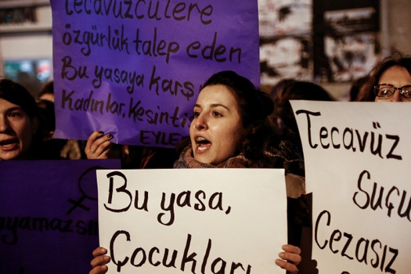 土耳其或通过法案 容强奸犯娶未成年受害者来免罪