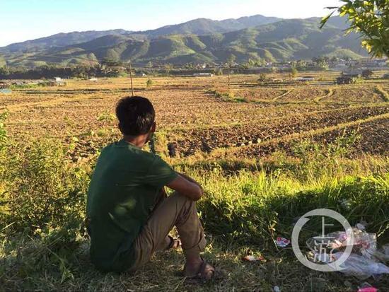 缅北战事再起民众难宁静:四旬农民带百名难民来华