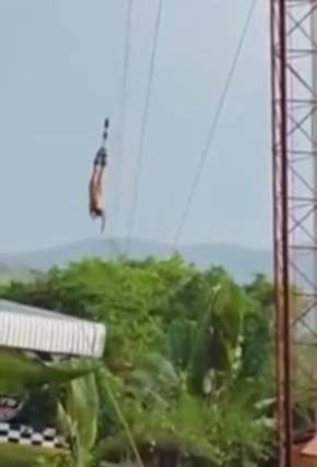 女子穿连衣裙蹦极纵身一跃,下一秒尴尬了(视频)