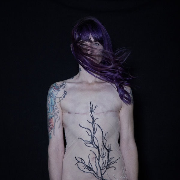 直面无胸的人生,她们选择不要乳房(图/慎入)