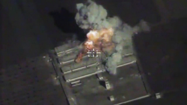 辽宁舰姊妹舰史上首次实战 苏33对IS大规模空袭