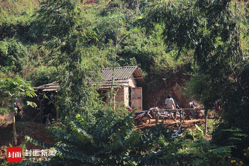 缅北边民:80多人扛枪过街 有青年被打死曝尸街头