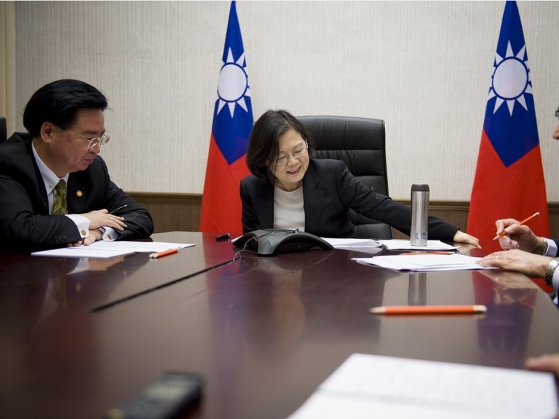 王高成:蔡英文“亲美远中”必遭打压(图)