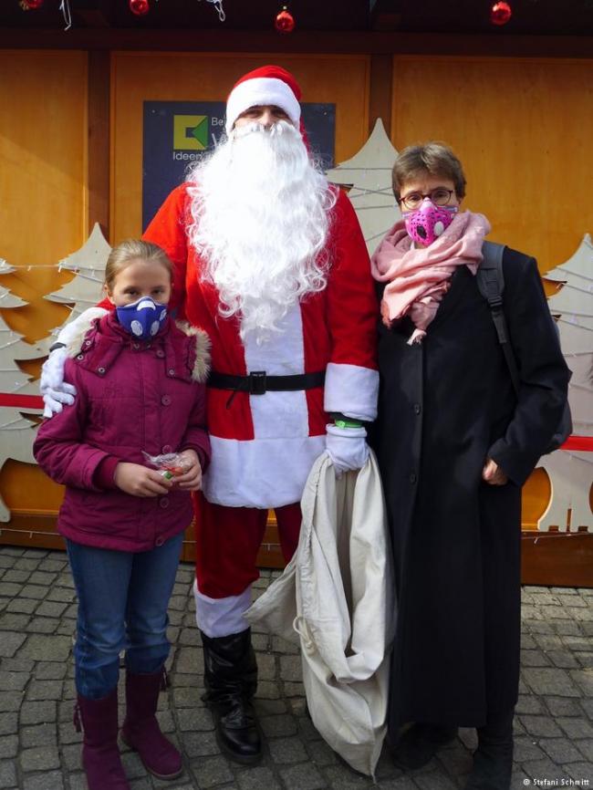 重度雾霾下的北京:老外也没高招 只能乖乖戴口罩