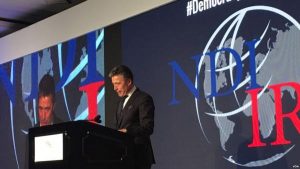 北约前秘书长：世界需要警察 美国是唯一选择(图)