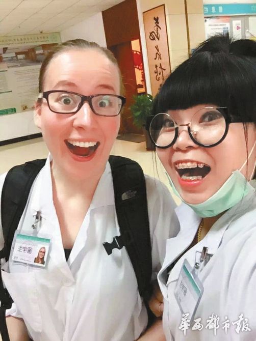 德国姑娘成都学针灸:因为这里有熊猫啊 (组图)