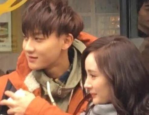 杨幂不受刘恺威"出轨门"影响 与黄子韬亲密拍吻戏