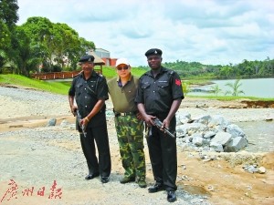 上海教师出国开饭店 23年后成非洲首位华人酋长