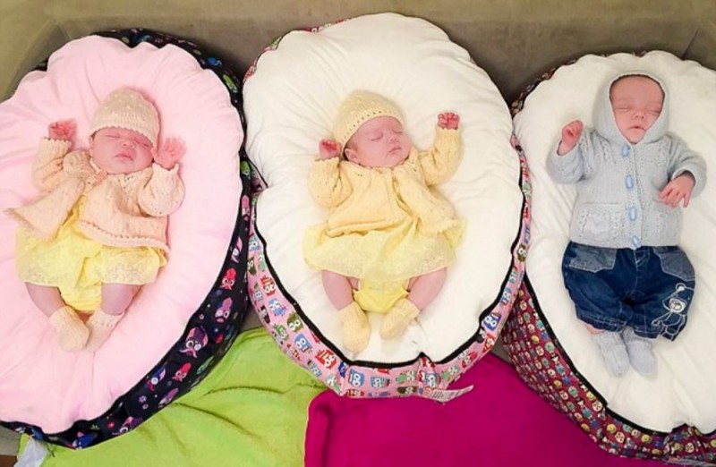 一年抱四娃!女子生长女俩月后怀三胞胎 (组图)