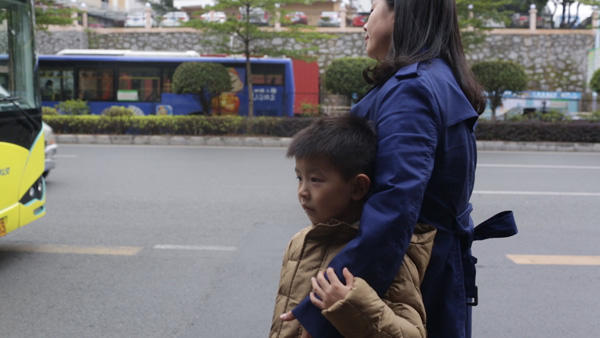 雾霾之下三位母亲的选择:或离开,或开始行动(图)