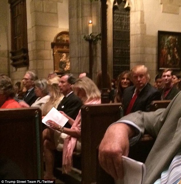 川普圣诞节望弥撒 辣妻穿超短裙闪瞎众人(组图)