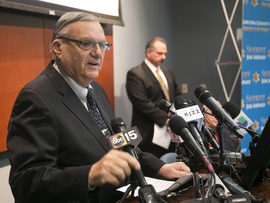 美国亚利桑那警长:已查明奥巴马出生证明系伪造