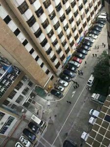 21世纪报系总经理刘健东坠楼身亡 (组图)