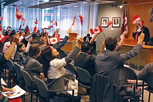 加拿大父祖辈团聚移民改抽签 华裔白花钱深感失望