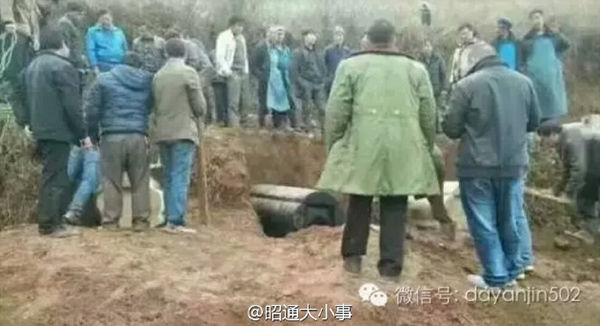 母子三人中毒身亡 村民指母亲毒杀两儿子 (组图)