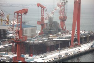 港媒:国产航母披上雪衣 确定年底已无法下水 (图)