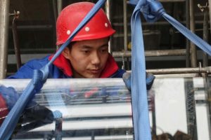 实拍：强霾之下的农民工 没钱连雾霾都没的吸(图)